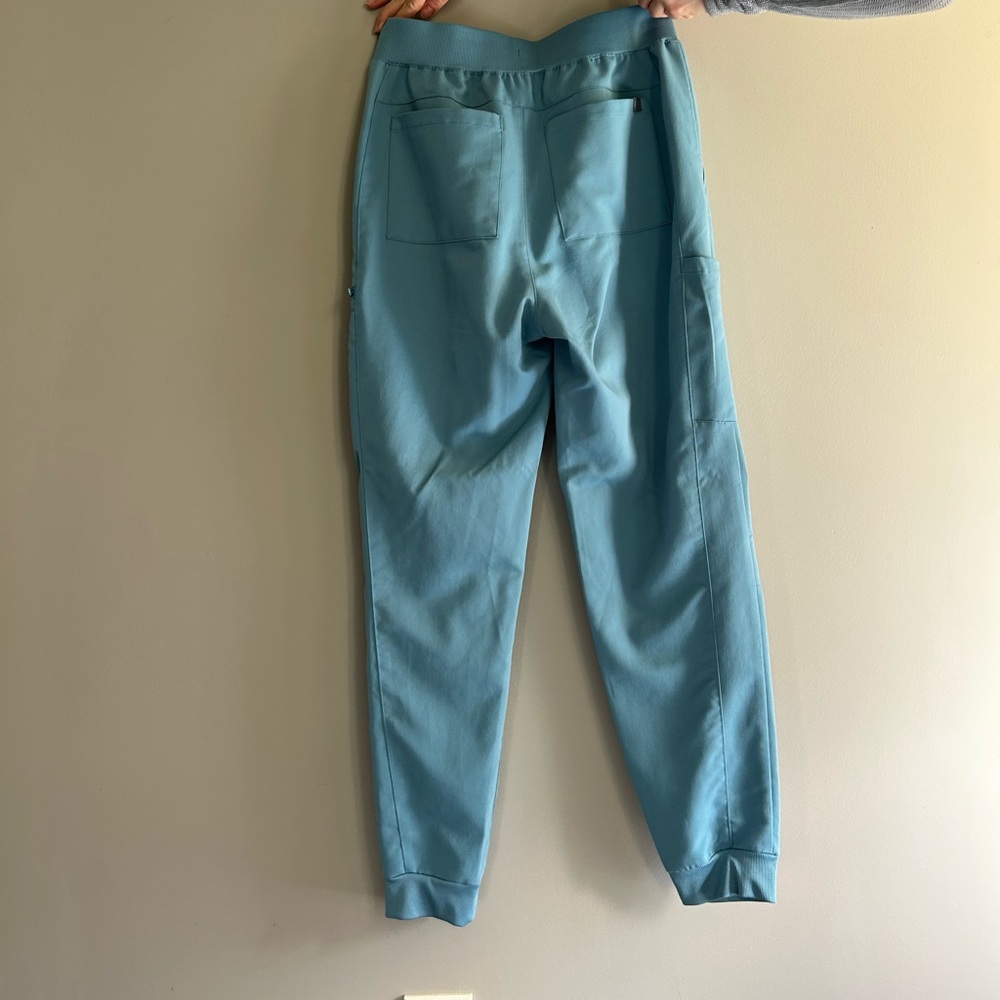 Fabletics Light Scrub Set - Picture 4 of 4